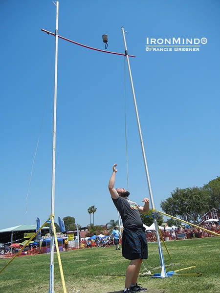 Julian Wruck coming close to making 22 feet in the 42-lb. weight for height—it was the Highland Games Heavy Events debut for the Austrialian discus thrower, who is a student at UCLA.  IronMind® | Francis Brebner photo