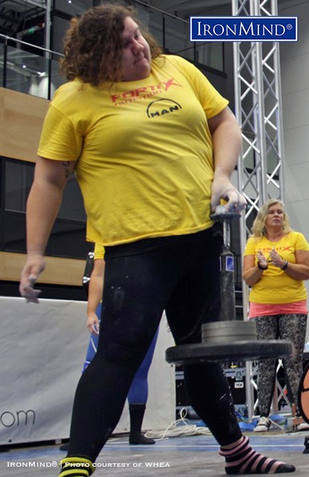 Reigning women’s US World Grip Champion Rebecca Roberts (UK) on the IronMind Hub at the 2017 US World Grip Championships. IronMind® | Photo courtesy of WHEA