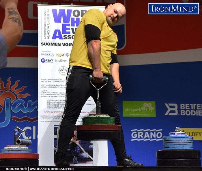 Jesse Pynnönen on the Rolling Thunder medley at the 2019 WHEA World Grip Championships. The Rolling Thunder medley adds the dynamic quality of a medley to this cornerstone of grip strength contests. IronMind® | ©WHEA/STRONGSANTERI