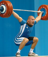 Milen Dobrov on the way back up with his go-ahead 187.5 kg snatch. IronMind® | Randall J. Strossen, Ph.D. photo.