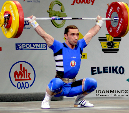 Displaying his trademark smoothness in the the snatch, Vitaliy Derbenev (Belarus) opened with this successful 113-kg lift.  IronMind® | Randall J. Strossen photo.