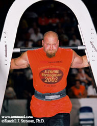 Don Pope takes the St. Louis Arch for a walk at Jim Davis's 2003 US Championships. IronMind® | Randall J. Strossen, Ph.D. photo.