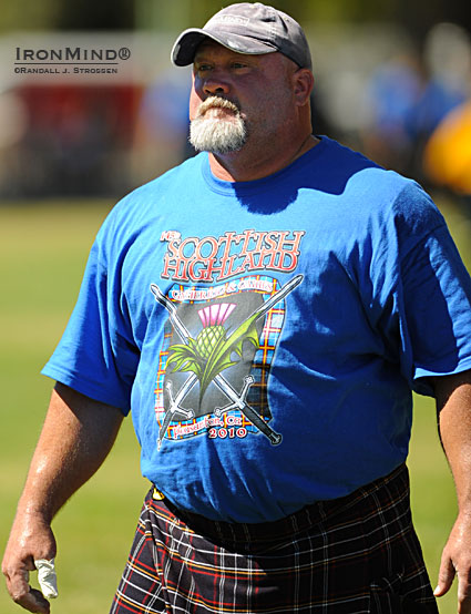 Competing in the masters class, Ed Cosner is an institution in Pleasanton, Calfornia; switching gears, this weekend, he’s shouldering the role of Athletic Director at the San Antonio Highland Games.  IronMind® | Randall J. Strossen photo.