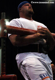 Jesse Marunde (USA) on the Front Carry at the WSM Super Series strongman contest at the 2005 FitExpo (Pasadena, California). IronMind® | Randall J. Strossen, Ph.D. photo.