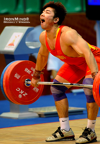 Lu Yong (China) lays it on this 173-kg snatch, en route to the gold medal in the 85-kg category in weightlifting a the Asian Games.  IronMind® | Randall J. Strossen photo.