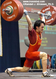 Splitting deep, Qiu Le capped off his victory in the 62-kg category with this sweet 176-kg clean and jerk. IronMind® | Randall J. Strossen, Ph.D. photo.