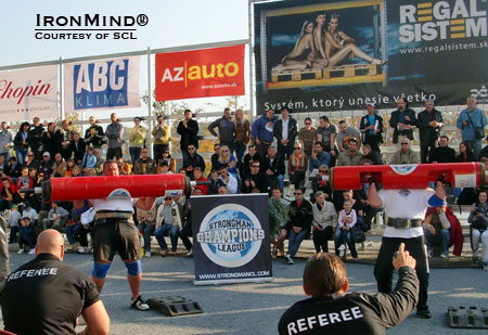 Here’s the log lift for reps, showing Terry Hollands against Golier Brano, with Ilkka Kinnunen and Marcel Mostert refereeing.  IronMind® | Photo courtesy of SCL.