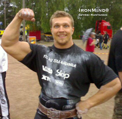 Sergei Koniushok leads the 105-kg Strongman World Record Breakers meet. IronMind® | Jyrki Rantanen photo.