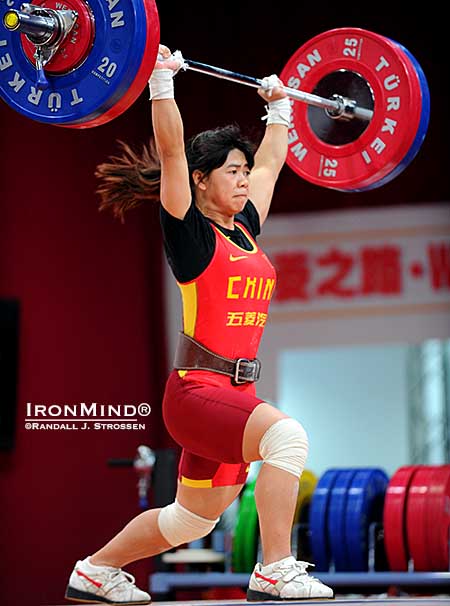Driving herself under this 115-kg jerk, Tan Yayun put China on the board in a big way at the 2013 World Weightlifting Championships.