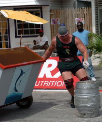 Magnus Samuelsson goes for the keg in Wheelbarrow Race. IronMind® | Randall J. Strossen, Ph.D. photo.